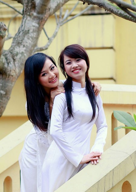 Cùng tham cuộc thi Hoa khôi SV Hà Nội 2010, Phạm Thu Nga và Nguyễn Hương Giang cũng thường xuyên giữ liên lạc và đã trở thành những người bạn thân thiết của nhau.